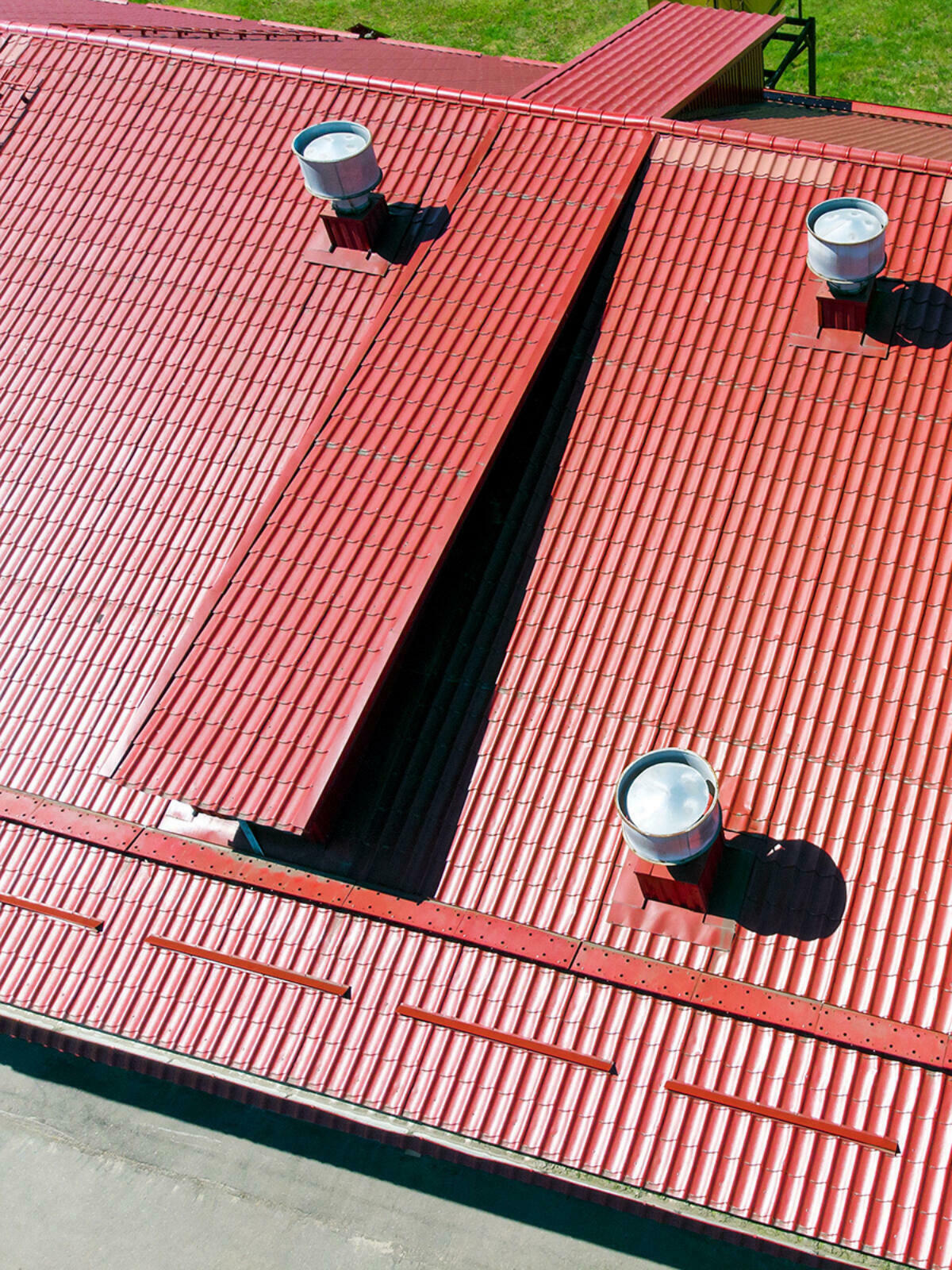 Commercial metal roofing contractors